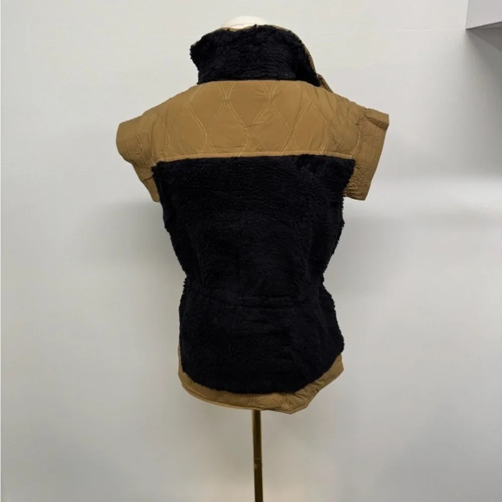 NWT faux fur lined olive green vest XS - Picture 3 of 10